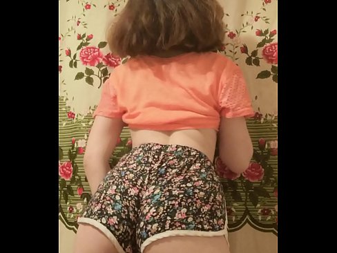 ❤️ Sexy matashin jariri yana cire guntun wando a kyamara ❤ Ingantacciyar iskanci ﹏